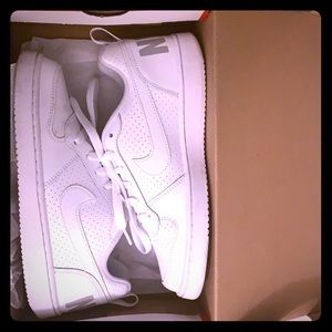 Nike court borough (white)